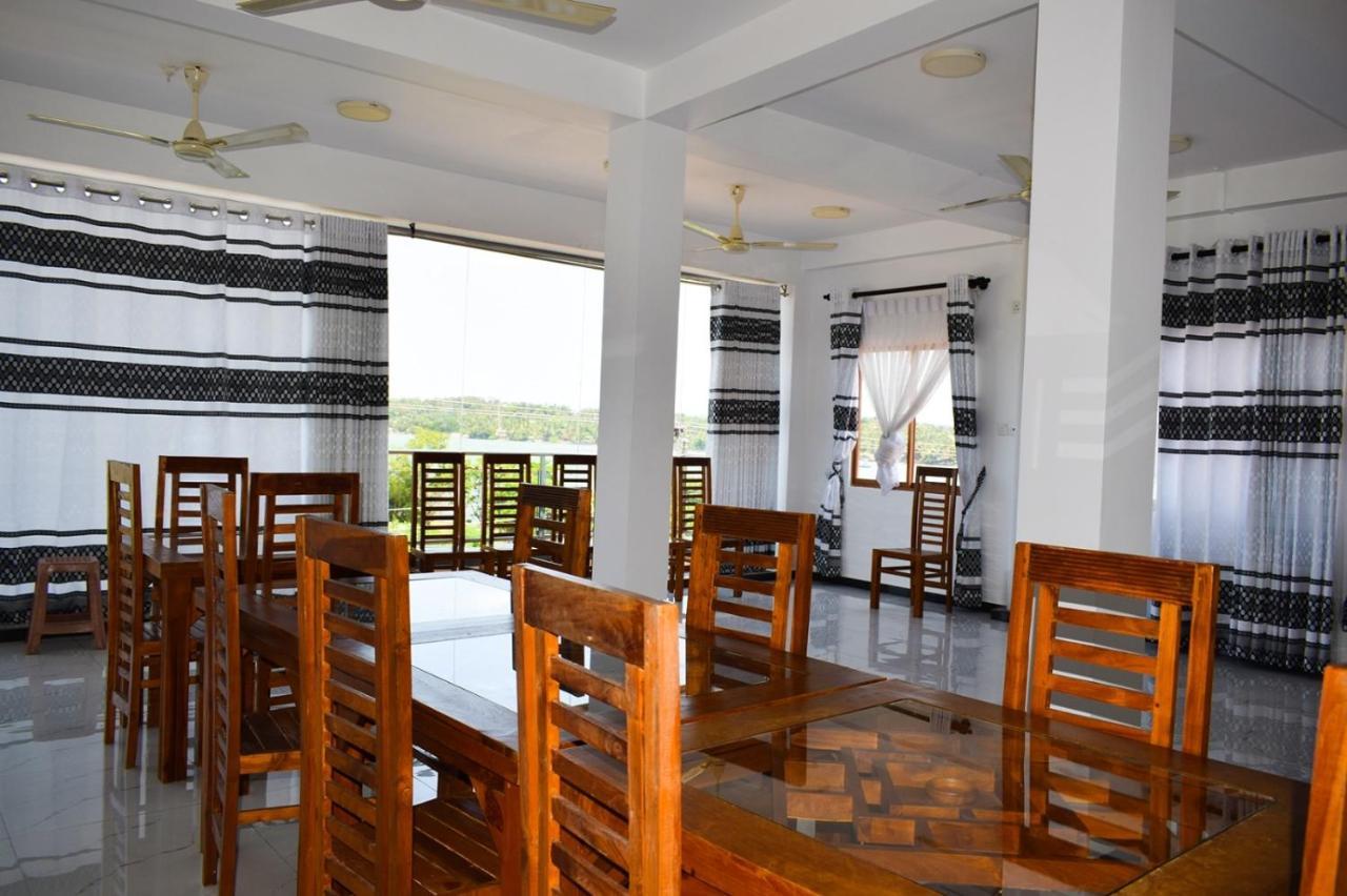 Holiday Villa Trincomalee Exterior foto