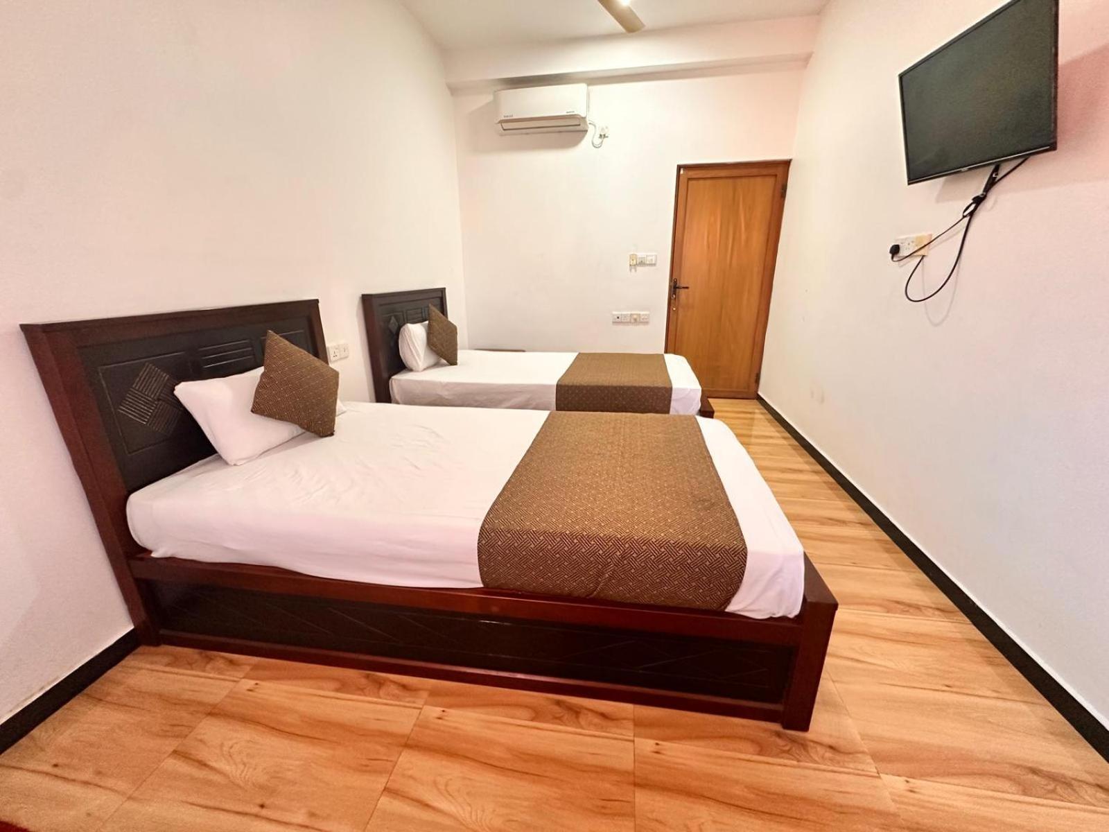 Holiday Villa Trincomalee Exterior foto