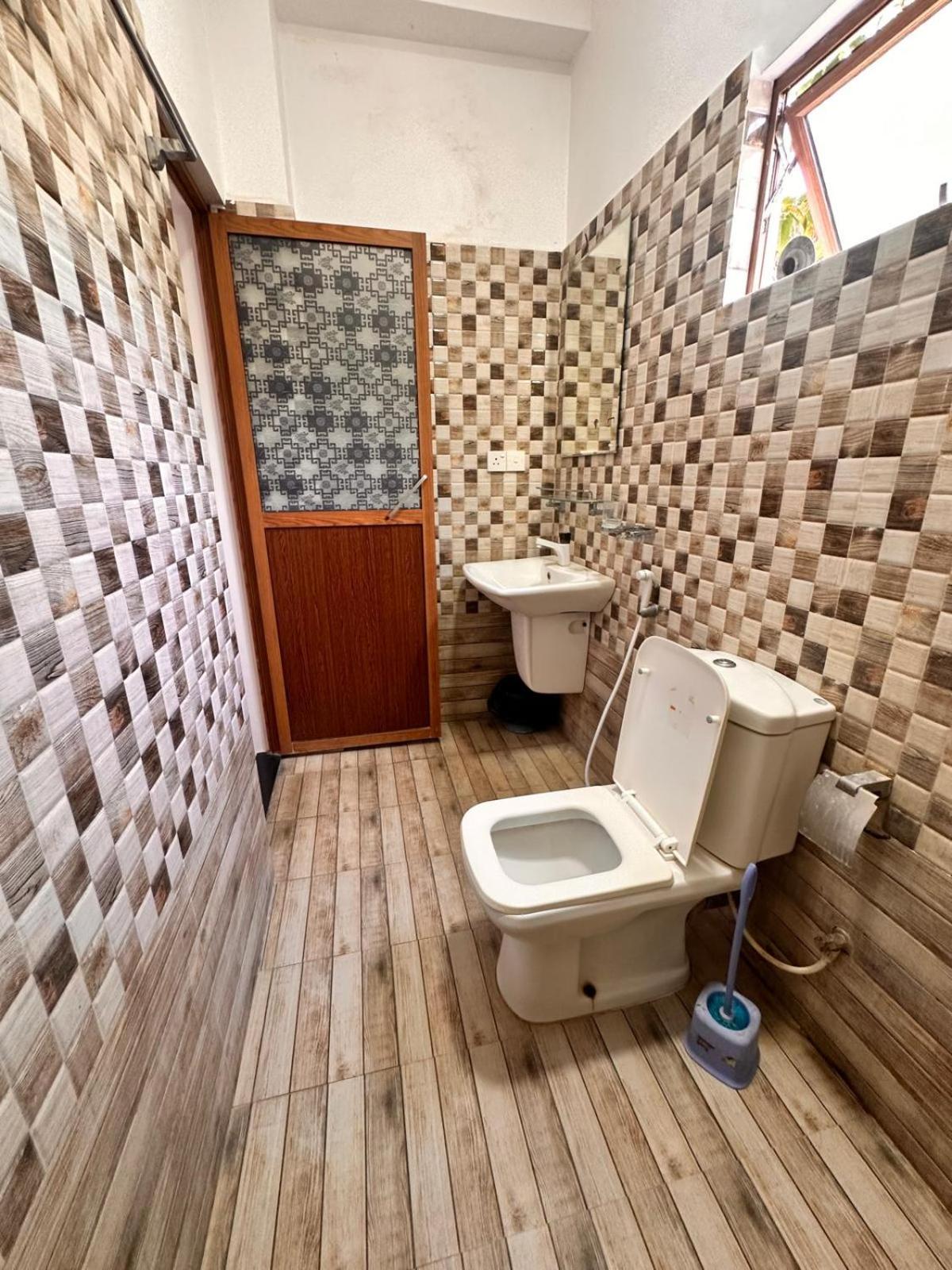 Holiday Villa Trincomalee Exterior foto